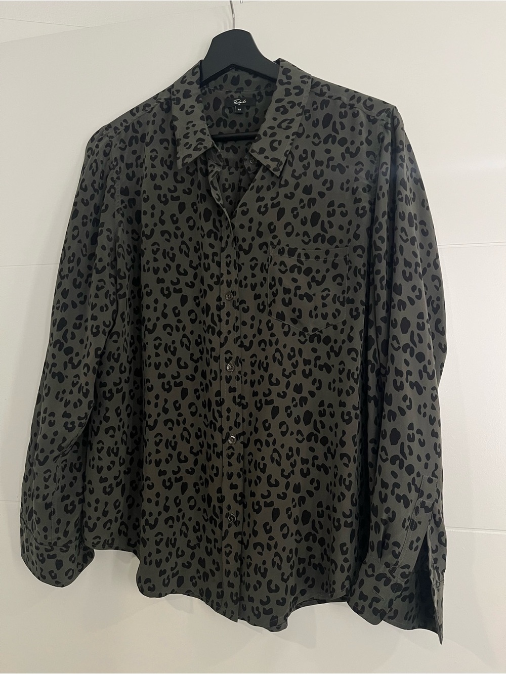 Rails Kate Olive Cheetah 100% Silk Button Down Shirt Medium